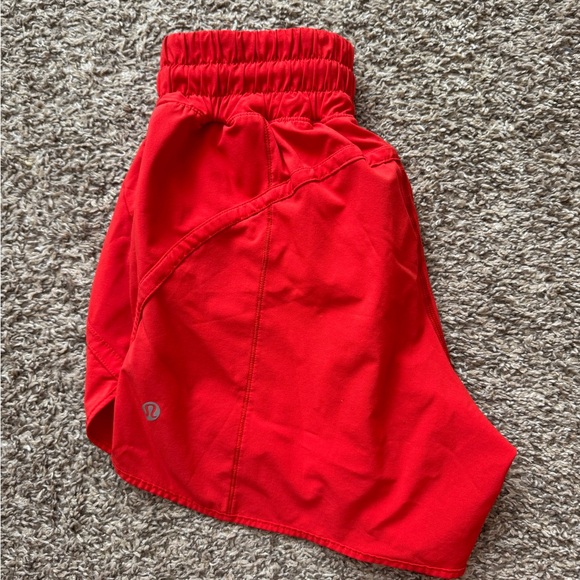 lululemon athletica Track That 5” Shorts Size 4 - Picture 1 of 7